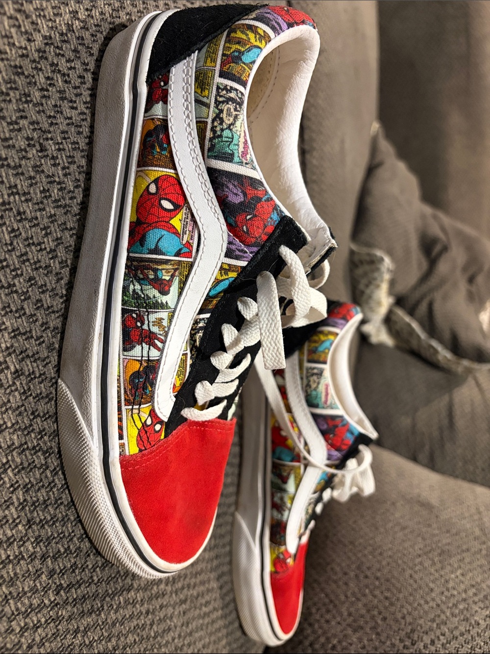 Women’s VANS Marvel Old School low tops - Picture 4 of 7